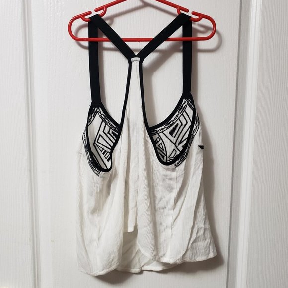 Lightweight White Tank Top with Black Geometric Design - Forever 21 - Picture 3 of 3